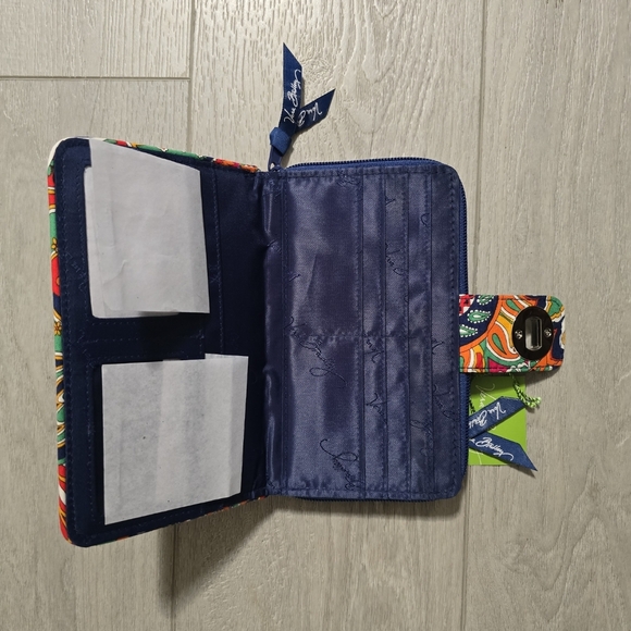 Vera Bradley Red and Blue Quilted Wallet NWT Venetian Paisley - Picture 3 of 4